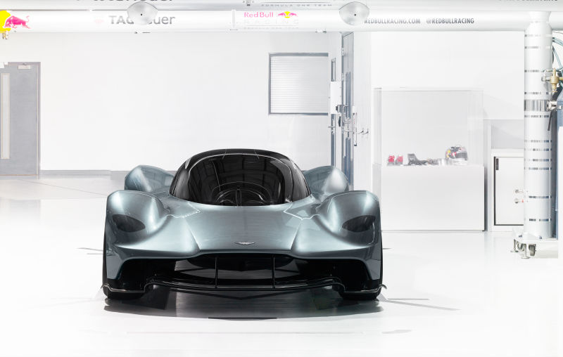 Illustration for article titled El nuevo Aston Martin AM-RB 001 es una bestia de 12 cilindros que parece del futuro